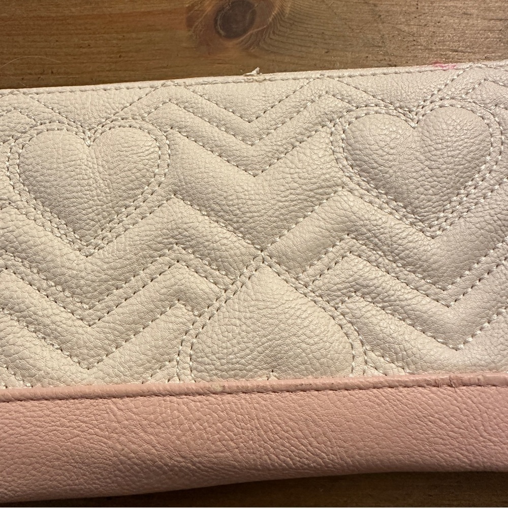 Betsey Johnson Pink and White Heart Quilted Wallet Wristlet Clutch - Picture 3 of 13